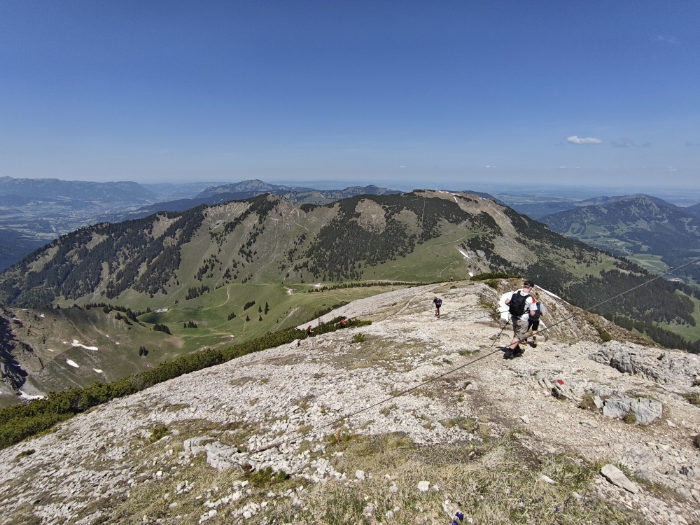 Wanderung Ponten: Wanderung Ponten: Blick über den Iseler zum Grünten (Bschießer)