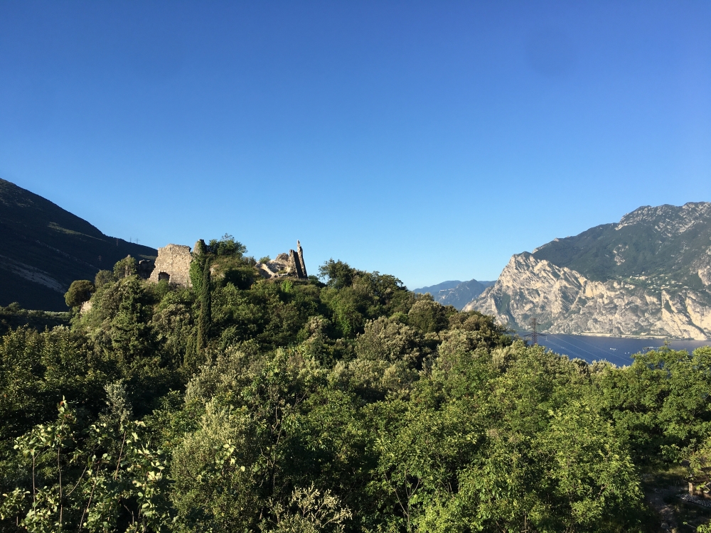 Die Ruine der Burg Penede (Castel Penede)