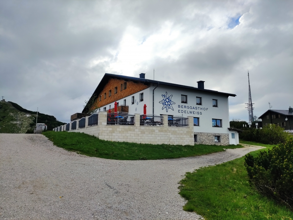 Wanderung Hochleckenhaus zur Christophorushütte: Vorbei am Berggasthof Edelweiss