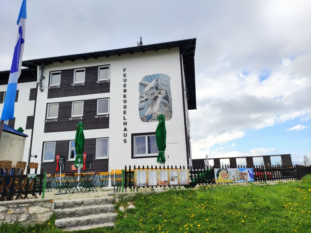 Berggasthof Feuerkogel: Vorbei am Berggasthof Feuerkogel