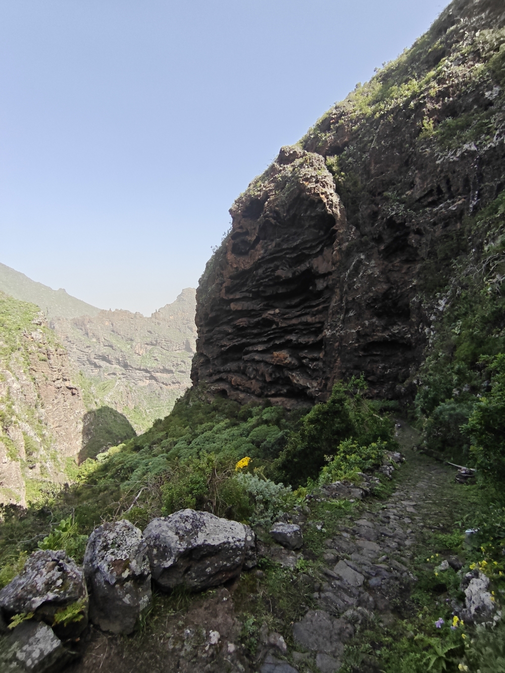 Cuevas Negras: Steile, schwarze Felsen