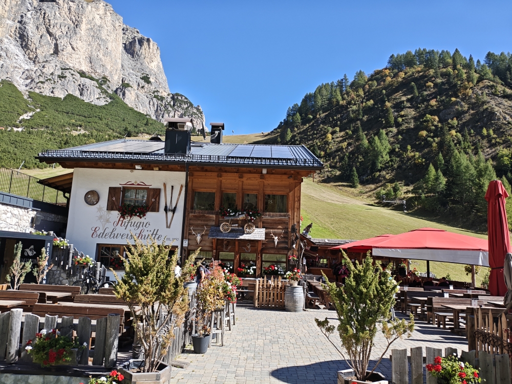 Wanderung Sass da Ciampac: Wanderung Sass da Ciampac: Edelweisshütte