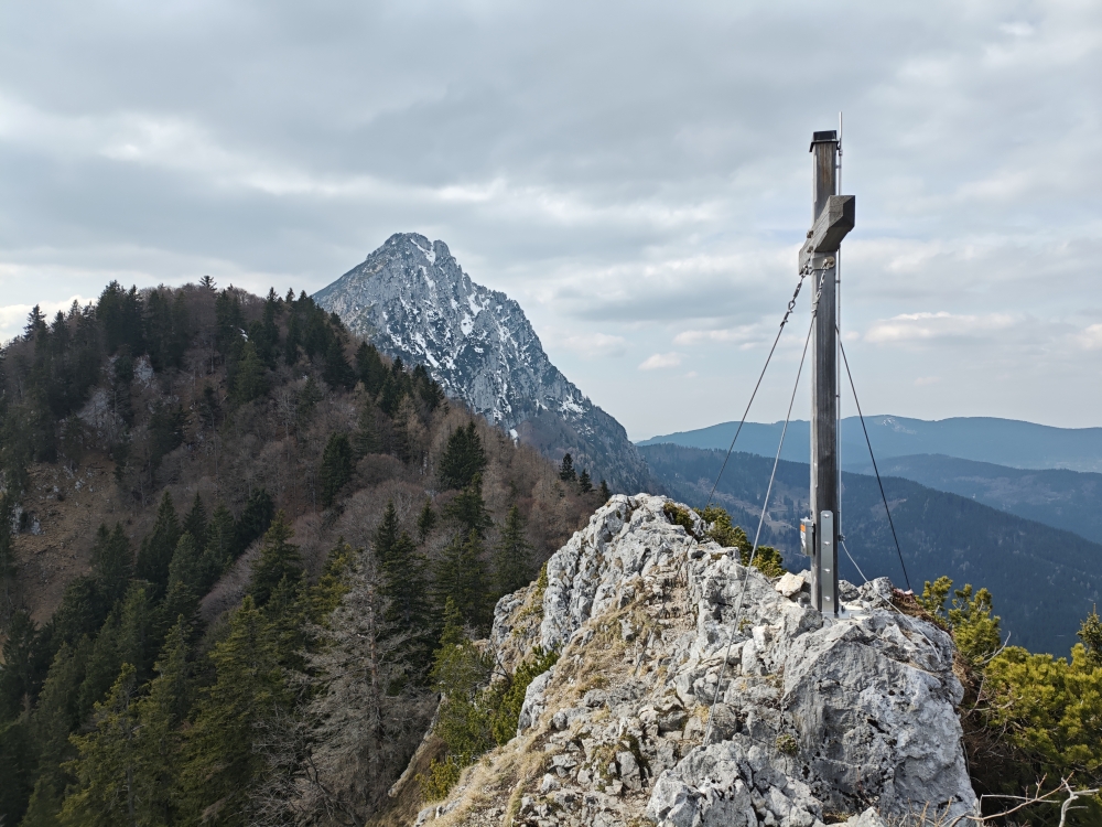 Wanderung Fuderheustein: Wanderung Fuderheustein: Gipfelkreuz mit Blick zum Hochstaufen  (Fuderheustein)