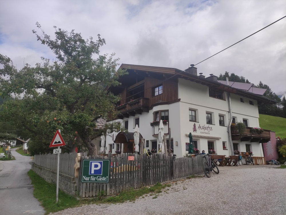 Wanderung Aussichtspunkt Lacke: Wanderung Aussichtspunkt Lacke: Gasthaus Arzkasten