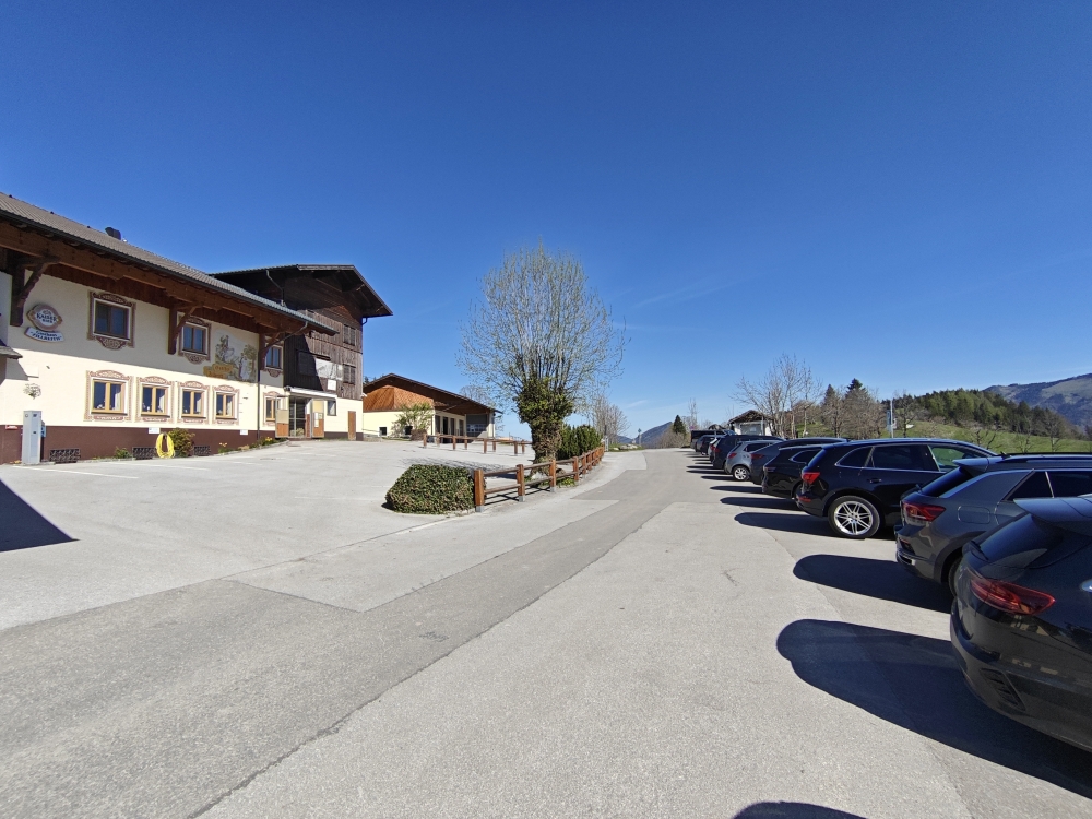 Wanderung Schlenken: Wanderung Schlenken: Öffentlicher Parkplatz am geschlossenen Gasthof 