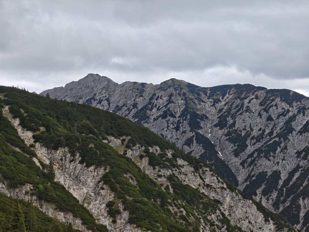 Wanderung Geierköpfe-Hauptgipfel: Blick zum Schellschlicht