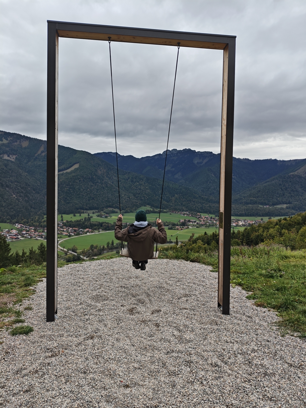 Wanderung Gscheuerwand: Eine der Hutschn (Schaukeln) mit Kampenwand-Blick
