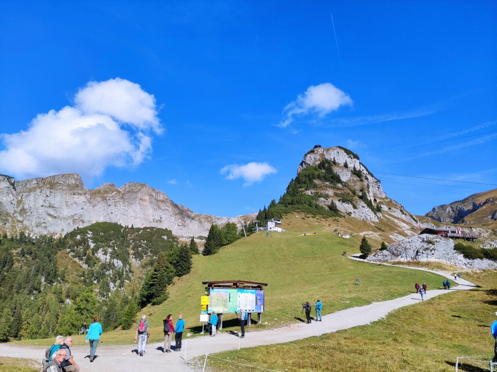 Mauritzalm -> Rofanspitze: Gschöllkopf über der Mauritzalm
