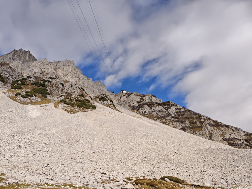 Restaurant Seegrube -> Hafelekarbahn Bergstation: Blick zur Bergstation