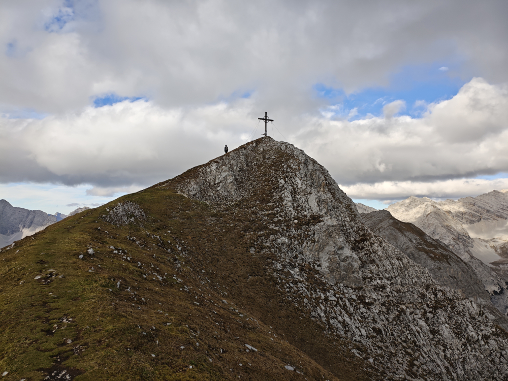 Wanderung Hafelekarspitze: Grasiger Gipfelzustieg zur Mandlspitze