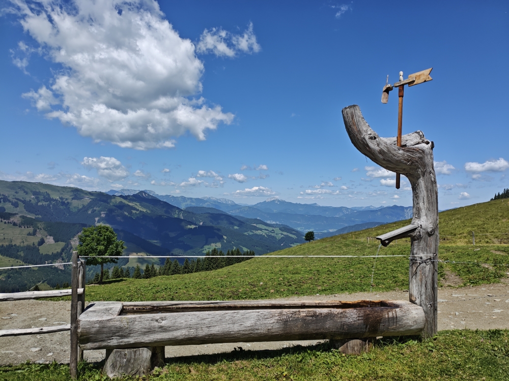 Wanderung Breiteggspitze: Wanderung Breiteggspitze: Brunnen  (Hintere Feldalm)
