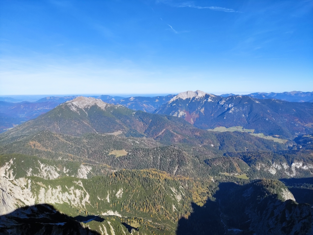 Blick nach Norden zum Vorderunnütz (links) und Guffertspitze (Hochiss)