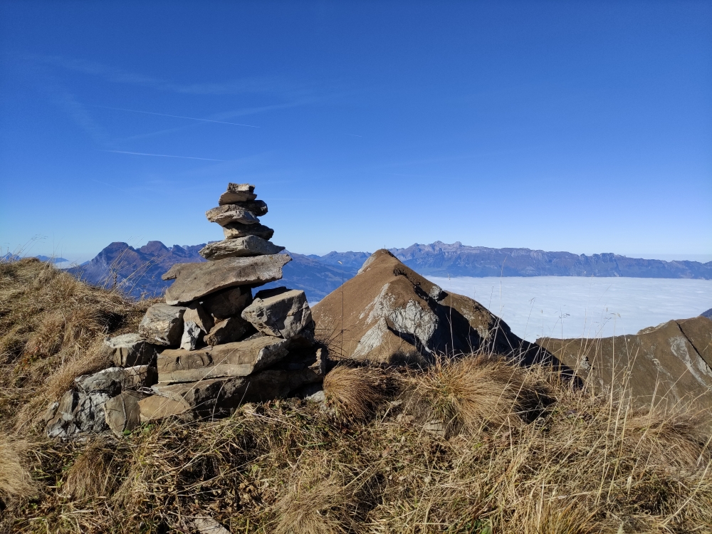 Hochspeler: Am Gipfel mit Blick zum Rappastein