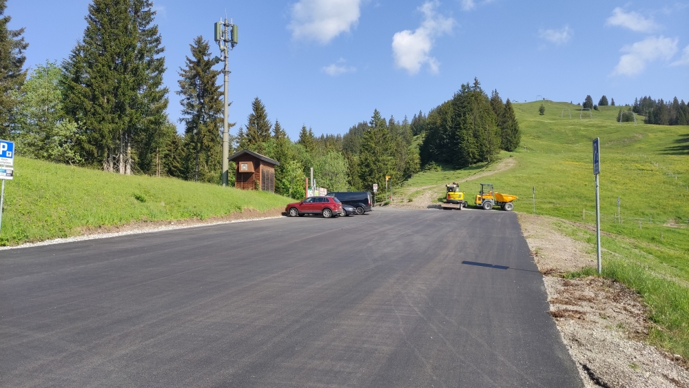 Ibergeregg -> Pistenrestaurant Grossenboden: Parkplatz am Pass