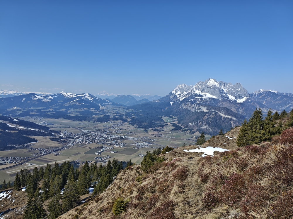 Wanderung Kalkstein: Wanderung Kalkstein: Blick nach Westen mit Kaiser (Kalkstein)
