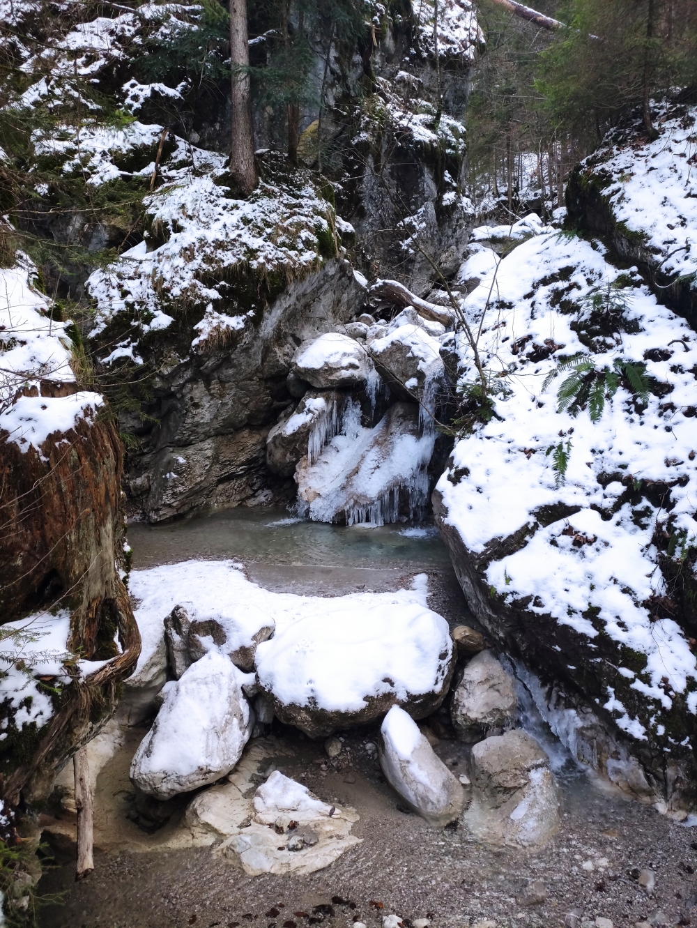 Kaltwasserfälle -> Ohlstadt Heimgarten Wanderparkplatz: Kaltwasserfälle im Winter