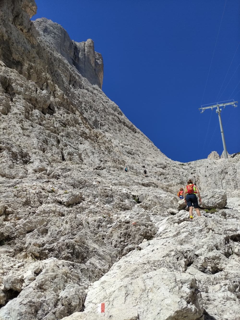 Vajolethütte -> Gartlhütte: Unter der Materialseilbahn