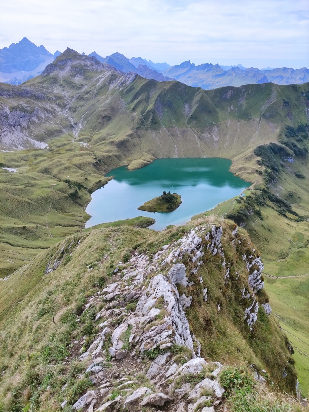 Wanderung Schrecksee vom Vilsalpsee: Abstieg mit Blick auf den Schrecksee