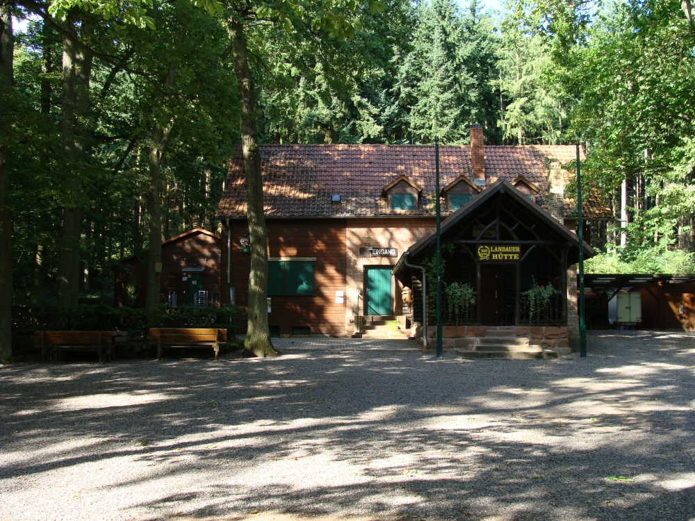 Landauer Hütte am Zimmerbrunnen -> Waldhaus Drei Buchen: Landauer Hütte