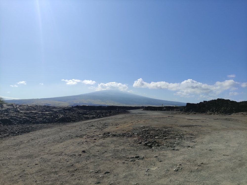 Wanderung Makalawena Beach: Wanderung Makalawena Beach: Start am Parkplatz