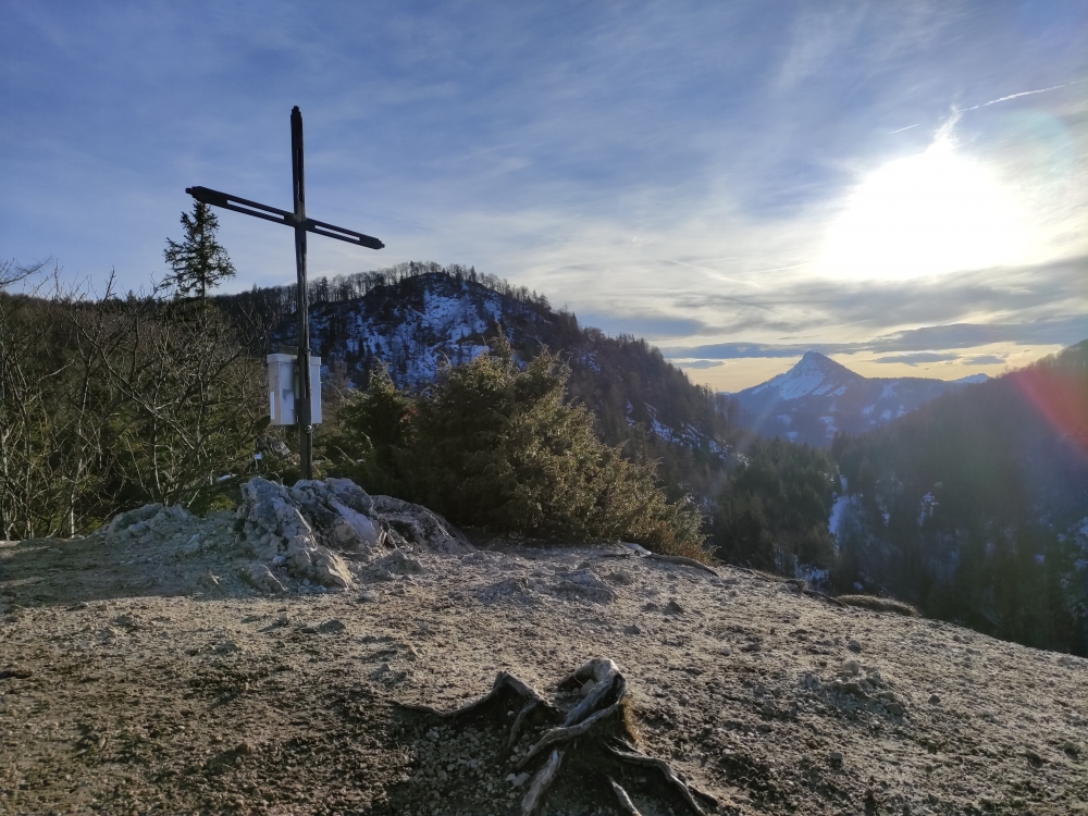 Wanderung Almkogel: Wanderung Almkogel: Gipfelkreuz vor dem Eibenseekopf (Marienköpfl)