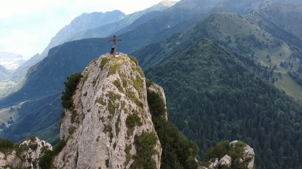 Mazza di Pichea -> Parkplatz Malga Grassi: Gipfel mit Gipfelkreuz