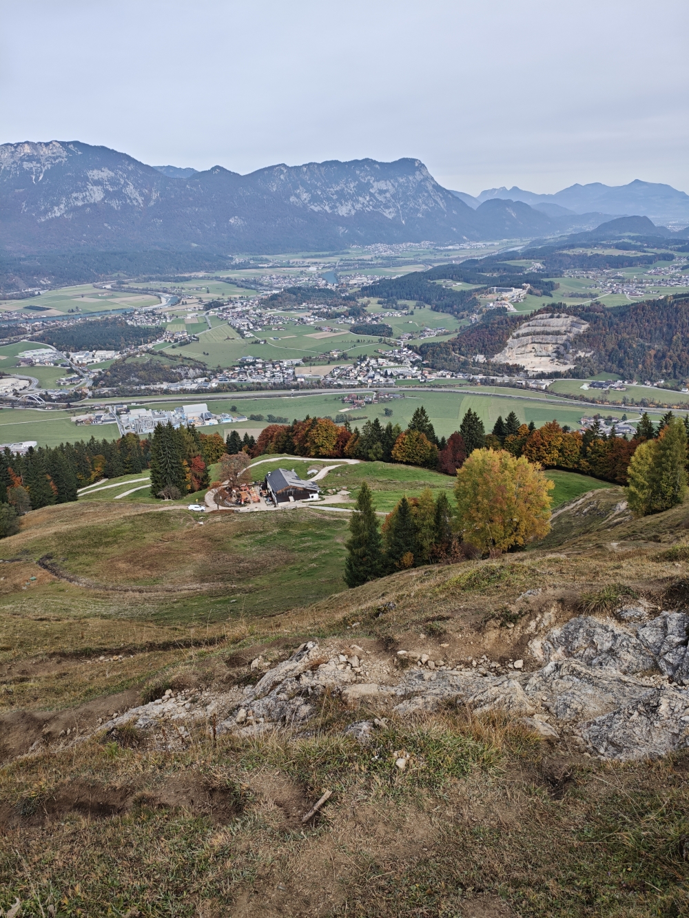 Wanderung Möslalmkreuz: Über einen ausgewaschennen Wiesenweg