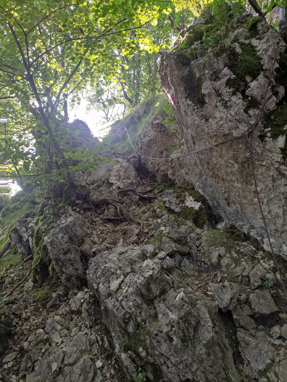 Wanderung Monte Minisfreddo: Seilsicherung zum Gipfel