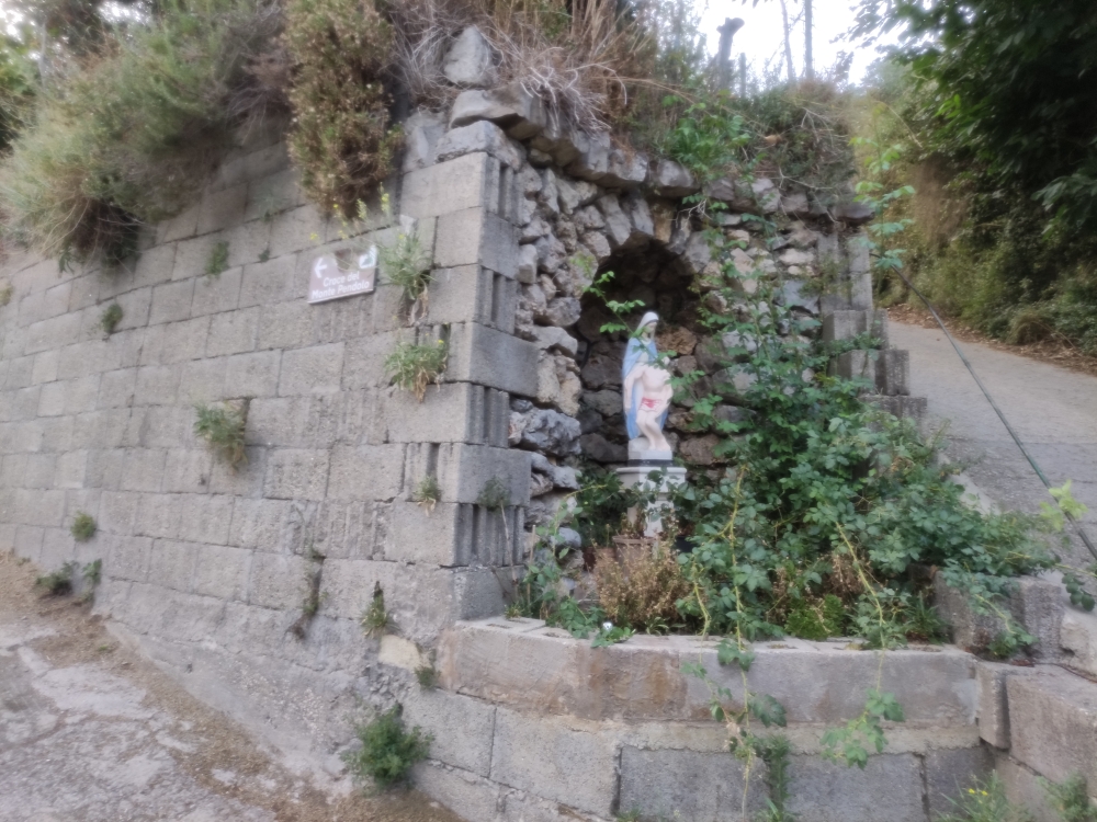Wanderung Monte Pendolo: Oben endlich Schilder zum Croce del Monte Pendolo