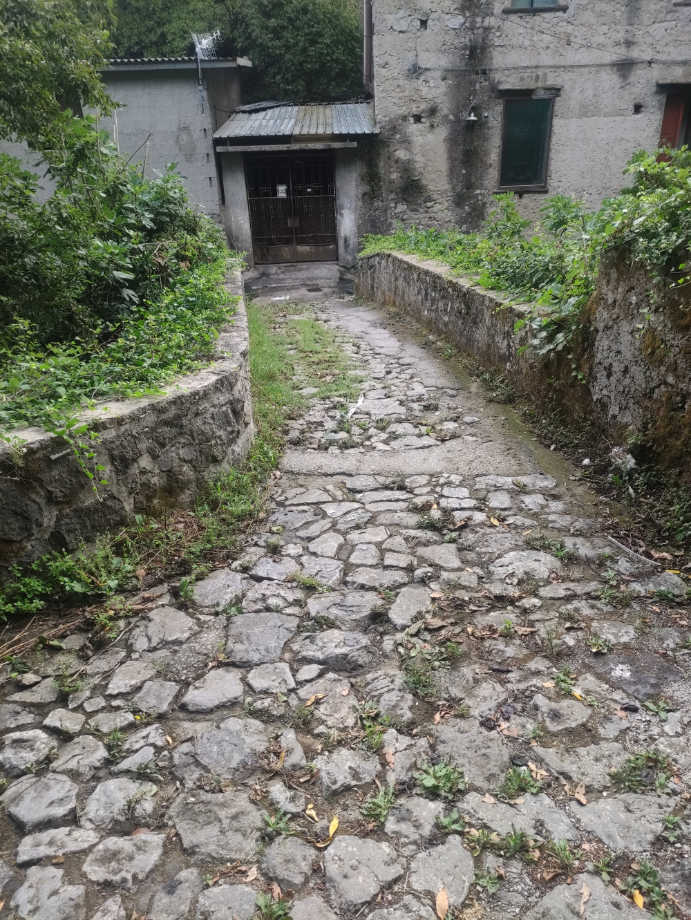 Wanderung Monte Pendolo: Alte Steinbrücke