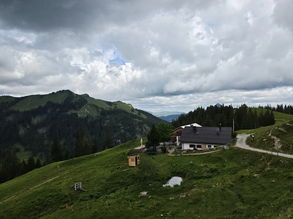 Wanderung Litnisschrofen: Wanderung Litnisschrofen: Nesselwängker Edenalpe gegenüber vom Neunerkopf (Nesselwängler Edenalpe)