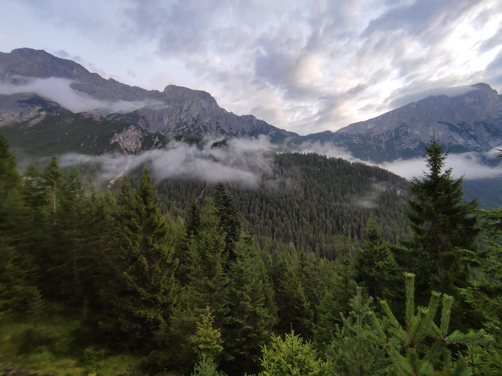 Wanderung Neue Alplhütte: Blick auf Hohe Munde (rechts) und Hohe Wand