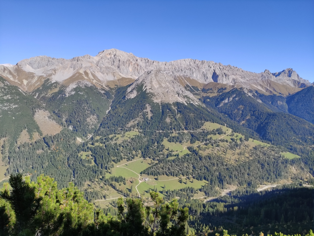 Klettersteig Hohe Munde Überschreitung: Klettersteig Hohe Munde Überschreitung: Blick nach Norden auf den Hochwanner (Niedere Munde)