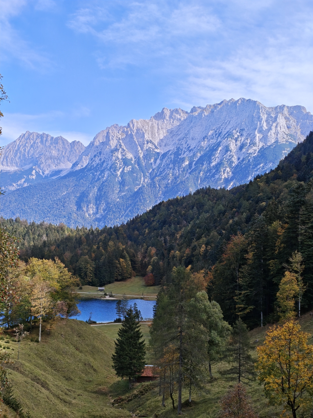 Wanderung Obere Wettersteinspitze: Ferchensee mit Karwendel 