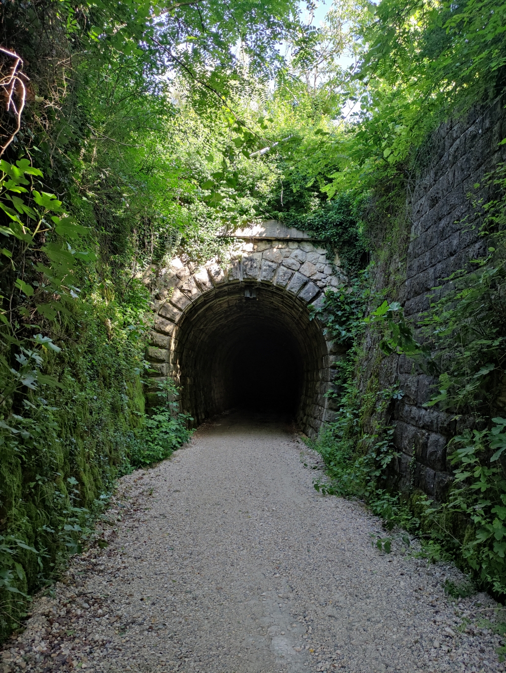 Wanderung Motovun und Parenzana Tunnel: Wanderung Motovun und Parenzana Tunnel: Östliches Tunnelportal (Parenzana Tunnel Motovun)