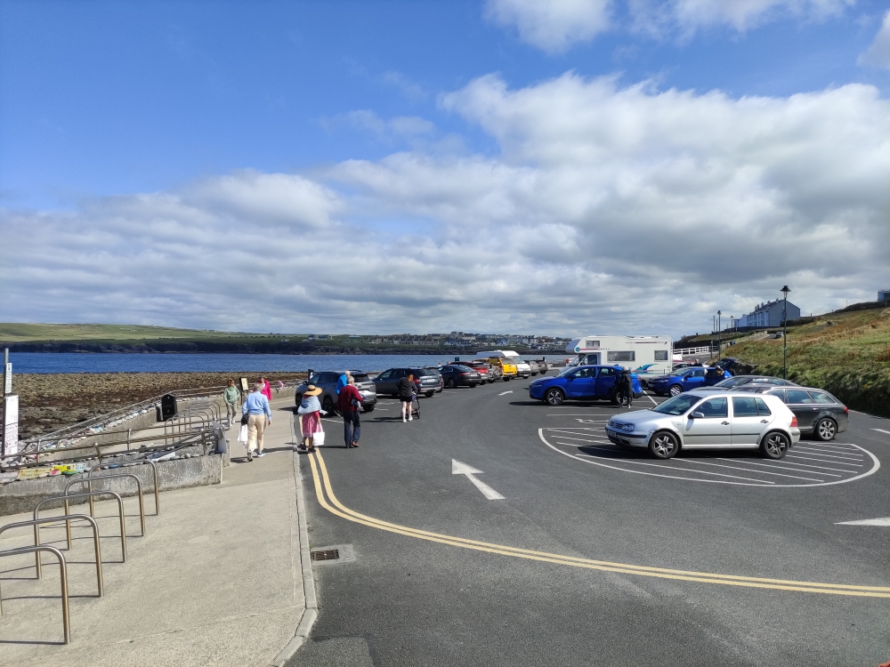 Wanderung Kilkee Cliffs: Wanderung Kilkee Cliffs: Parkplatz