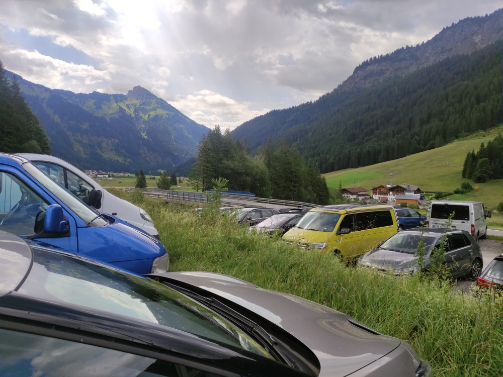 Klettersteig Gimpel: Klettersteig Gimpel: Wanderparkplatz mit Blick auf die Gaichtspitze