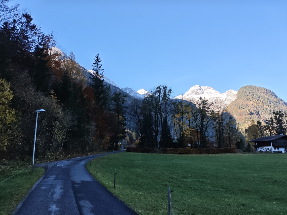 Wanderung Grosses Hundshorn: Wanderung Grosses Hundshorn: Wenige Parkbuchten