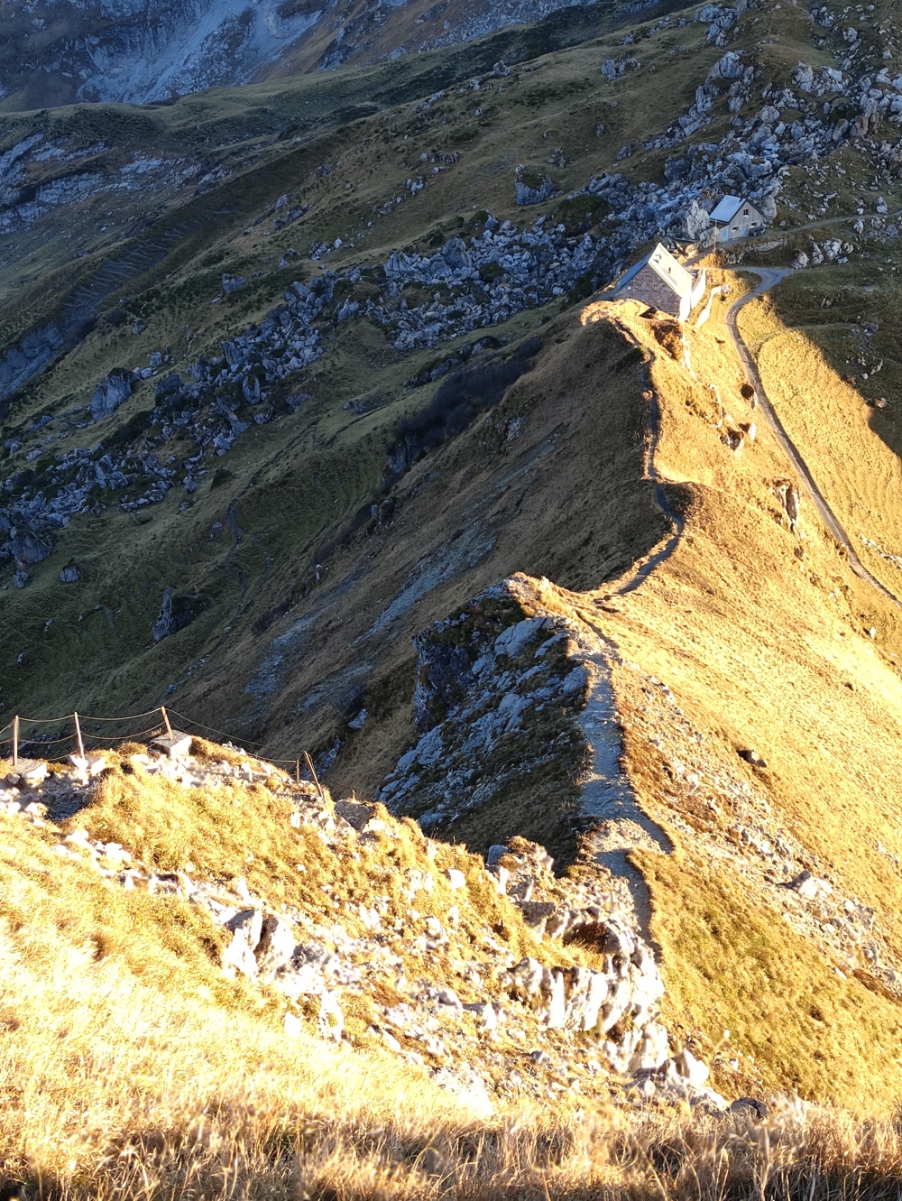 Wanderung Malbun zur Pfälzerhütte: Abstieg in den Sattel zur Pfälzerhütte