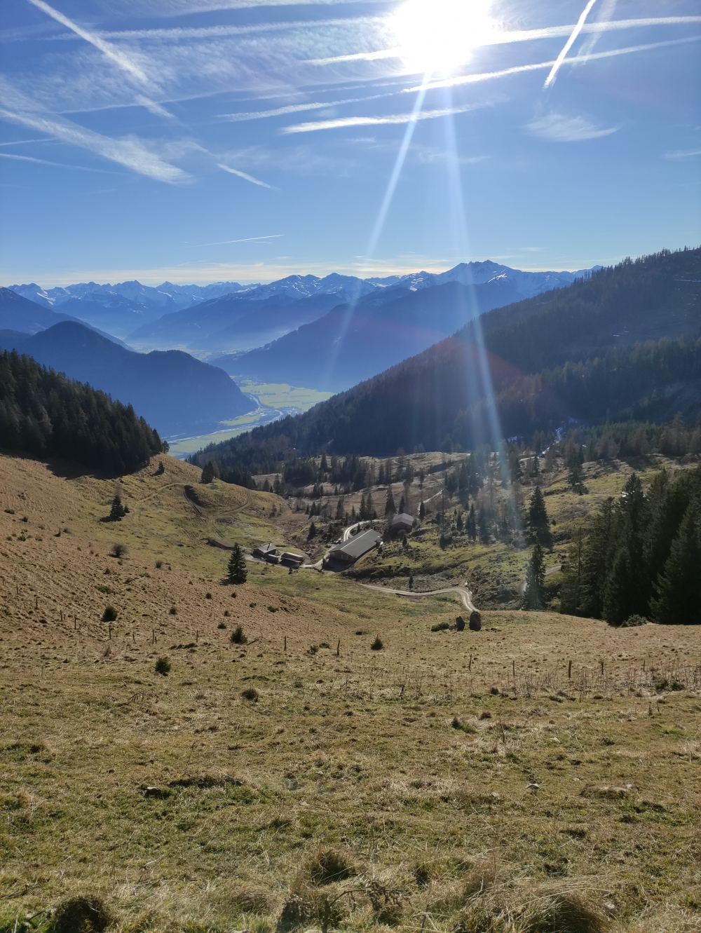 Wanderung Pletzachkogel: Wanderung Pletzachkogel: Pletzachalm mit Zillertal-Blick