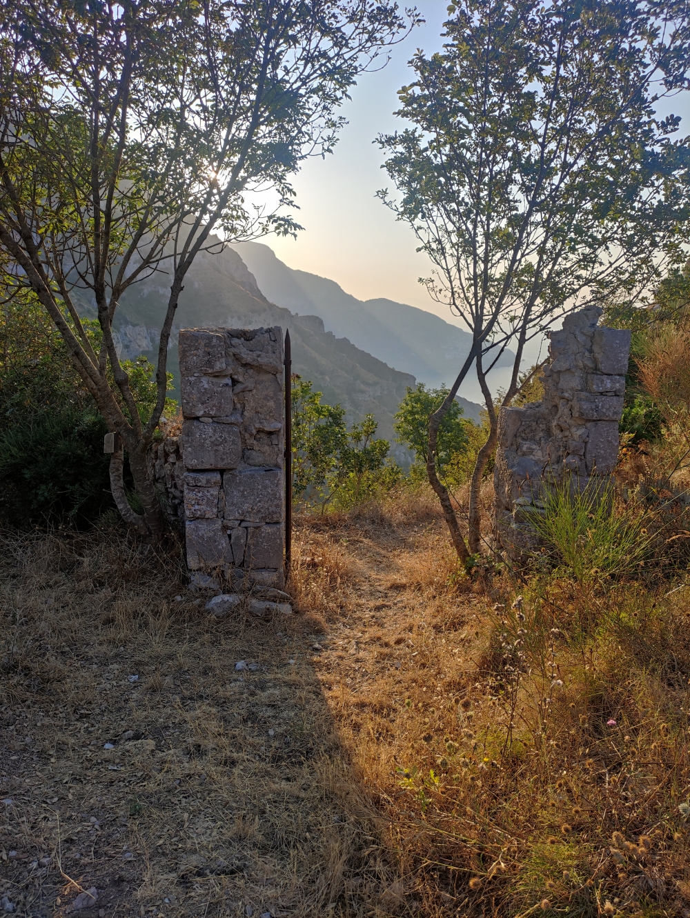Wanderung Monte Vico Alvano: Wanderung Monte Vico Alvano: Porte die Arola (Porte di Arola)