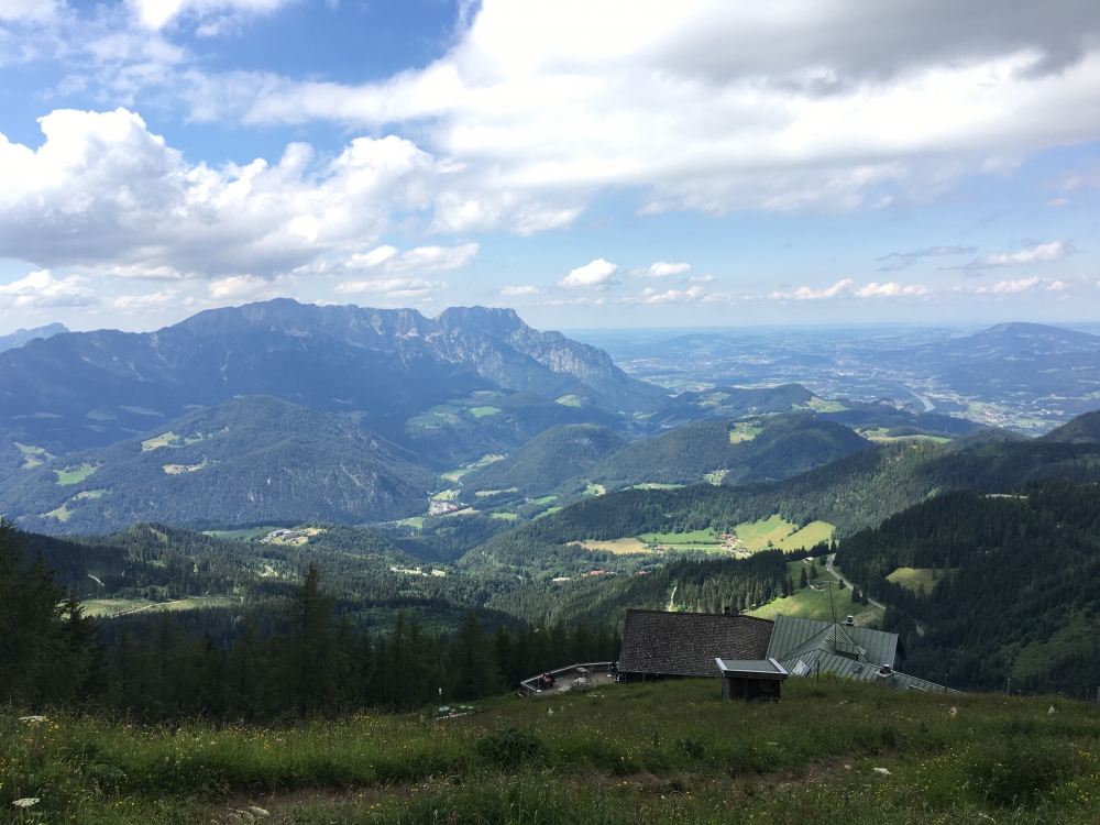 Blick über das Purtschellerhaus zum Salzburger Hochthron