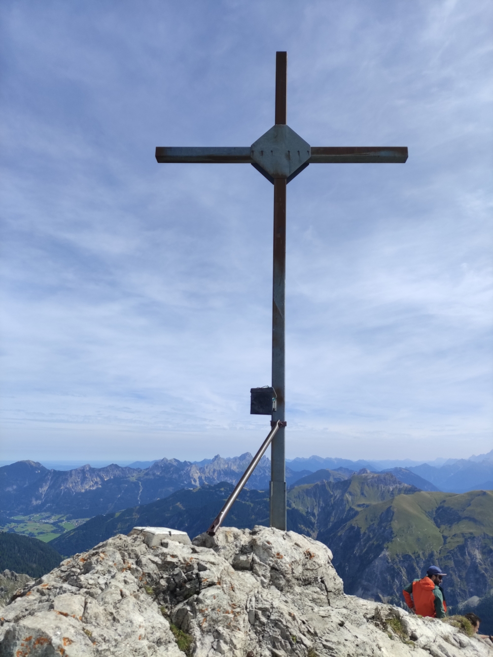 Wanderung Schrecksee vom Vilsalpsee: Wanderung Schrecksee vom Vilsalpsee: Gipfelkreuz (Rauhhorn)