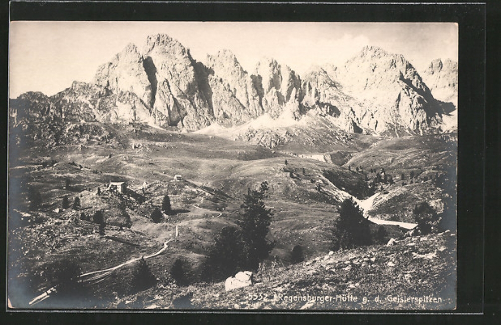 Wanderung Piz Duleda: Wanderung Piz Duleda: Regensburger Hütte mit Geislerspitzen