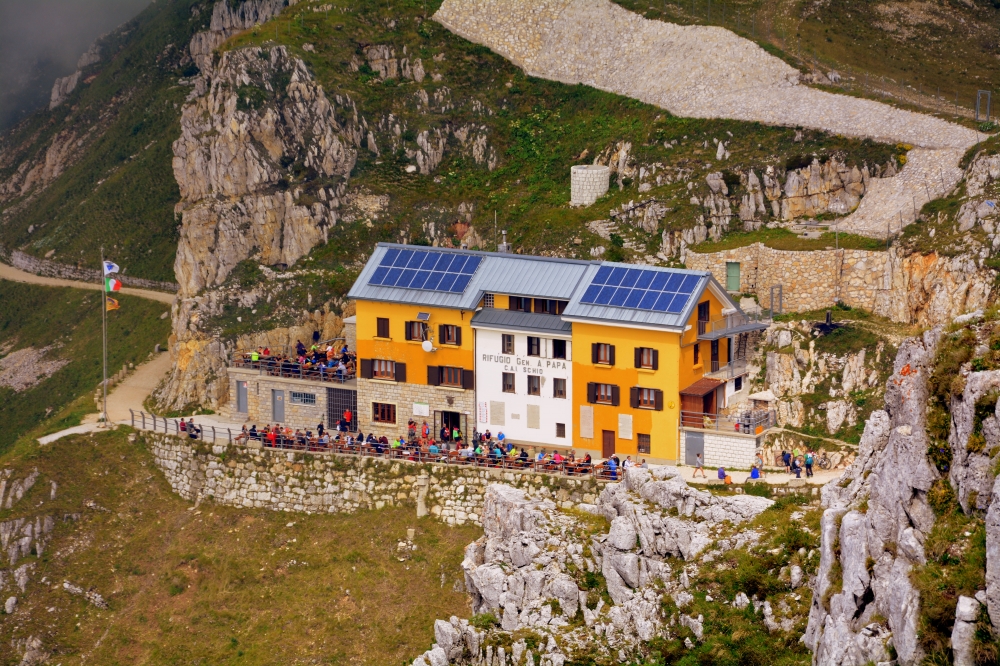 Rifugio Achille Papa: Rifugio Achille Papa