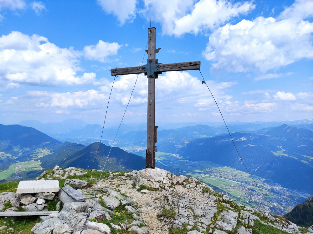 Roßkogel: Gipfelkreuz mit Inntal-Blick