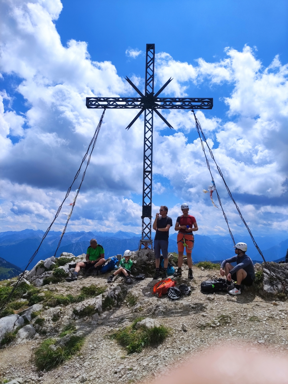 Klettersteig Gimpel: Klettersteig Gimpel: Gipfelkreuz (Rote Flüh)