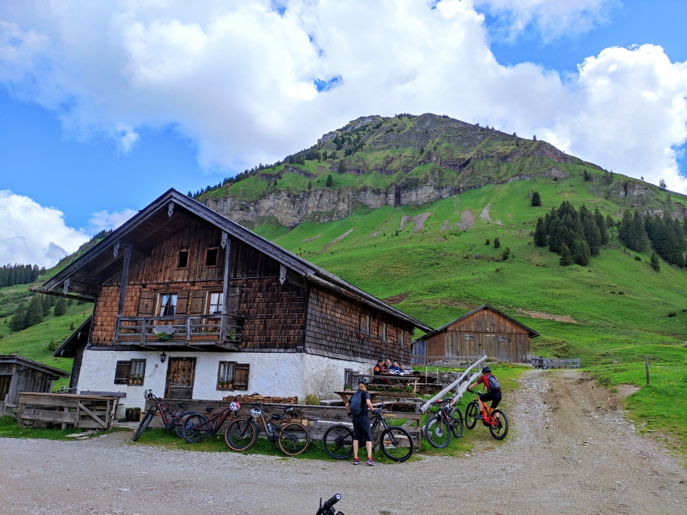 Bike & Hike Juifen: Bike & Hike Juifen: Rotwandhütte unter dem Juifen