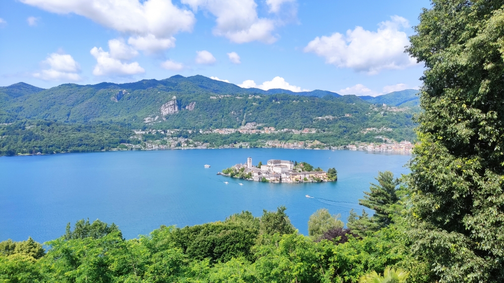 Sacro Monte di Orta: Blick über den Ortasee und die Isola San Giulio 