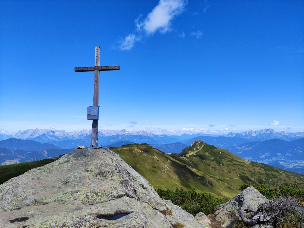 Saukarfunktel: Gipfelkreuz mit Grießenkareck im Hintergrund